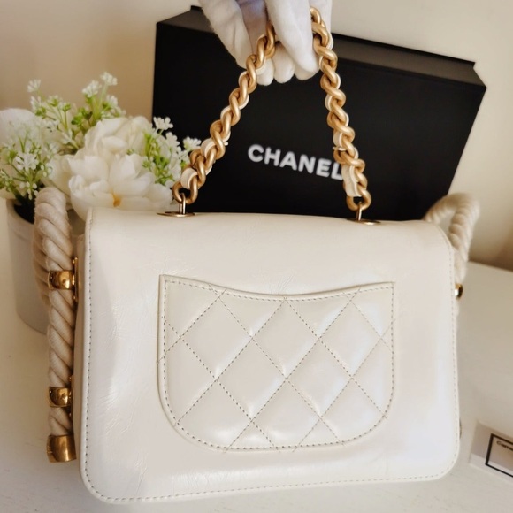 CHANEL Crinkled Calfskin Rope Flap White - Picture 3 of 9